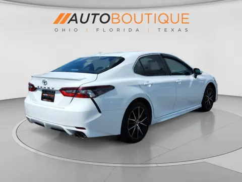 More photos of 2021 Toyota Camry SE at Auto Boutique Ohio, OH