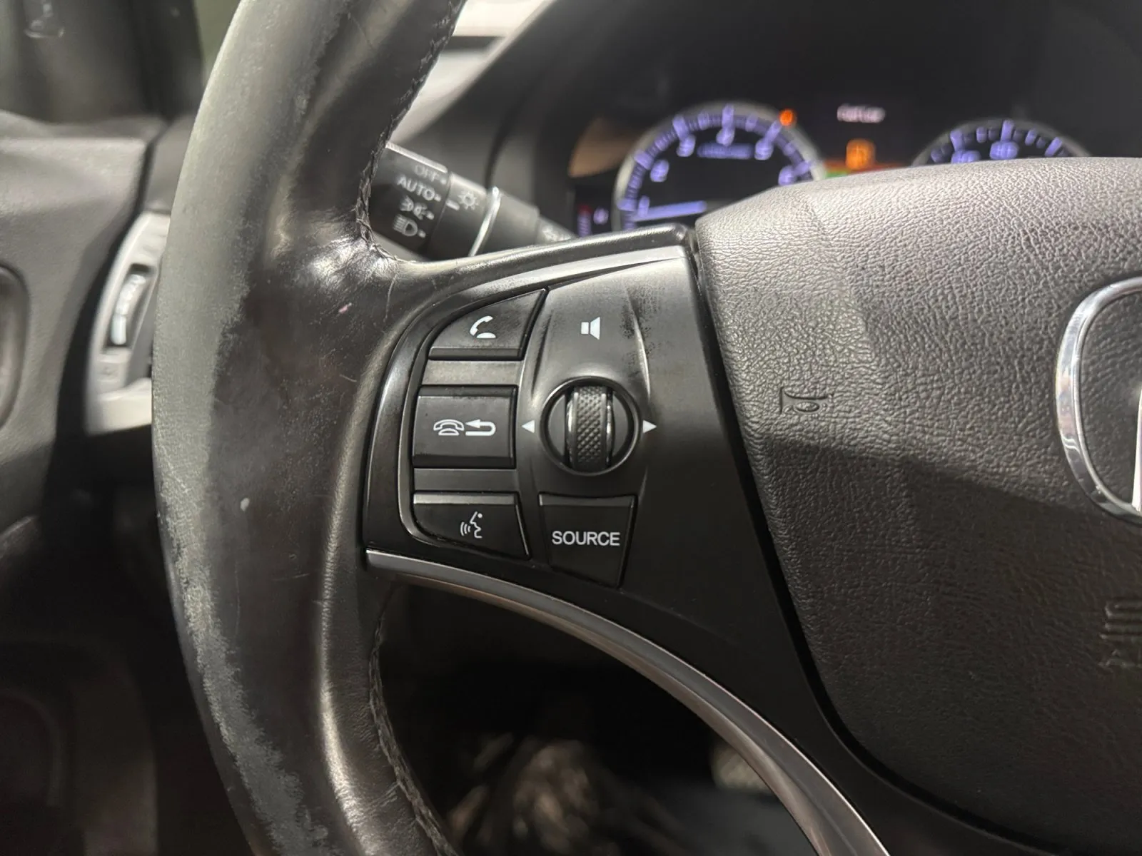 Acura MDX photo 29
