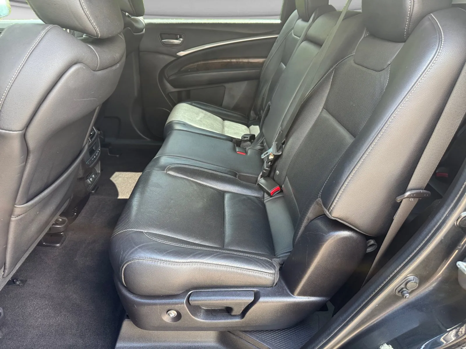 Acura MDX photo 14