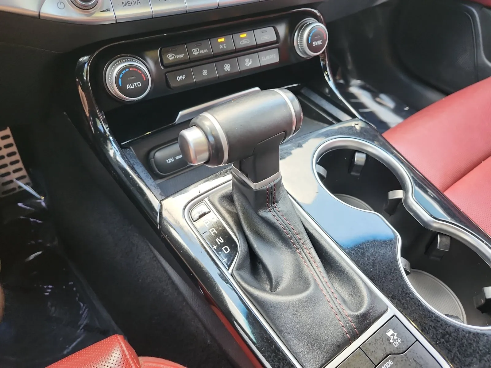 Kia Stinger photo 22