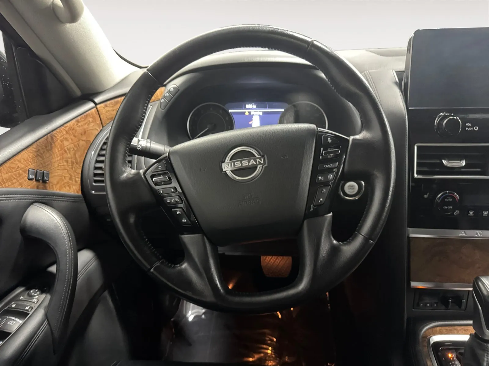 Nissan Armada photo 12