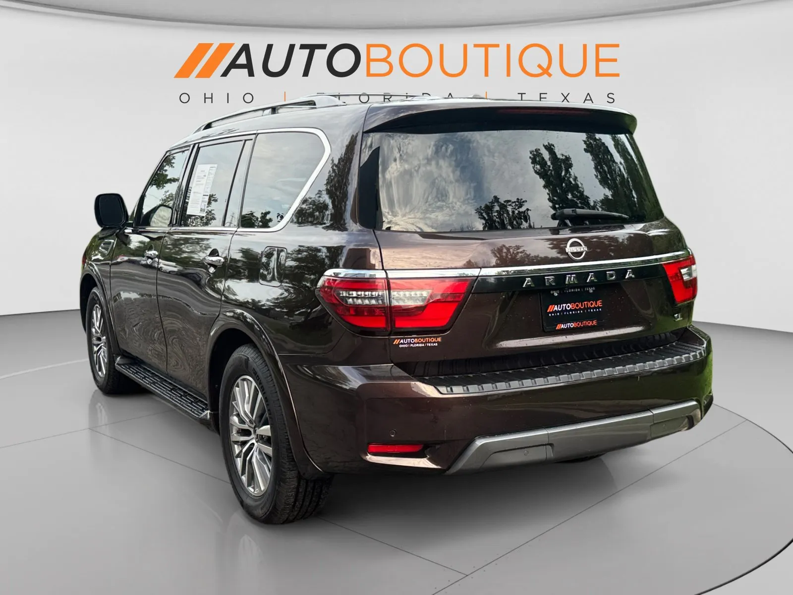 Nissan Armada photo 3