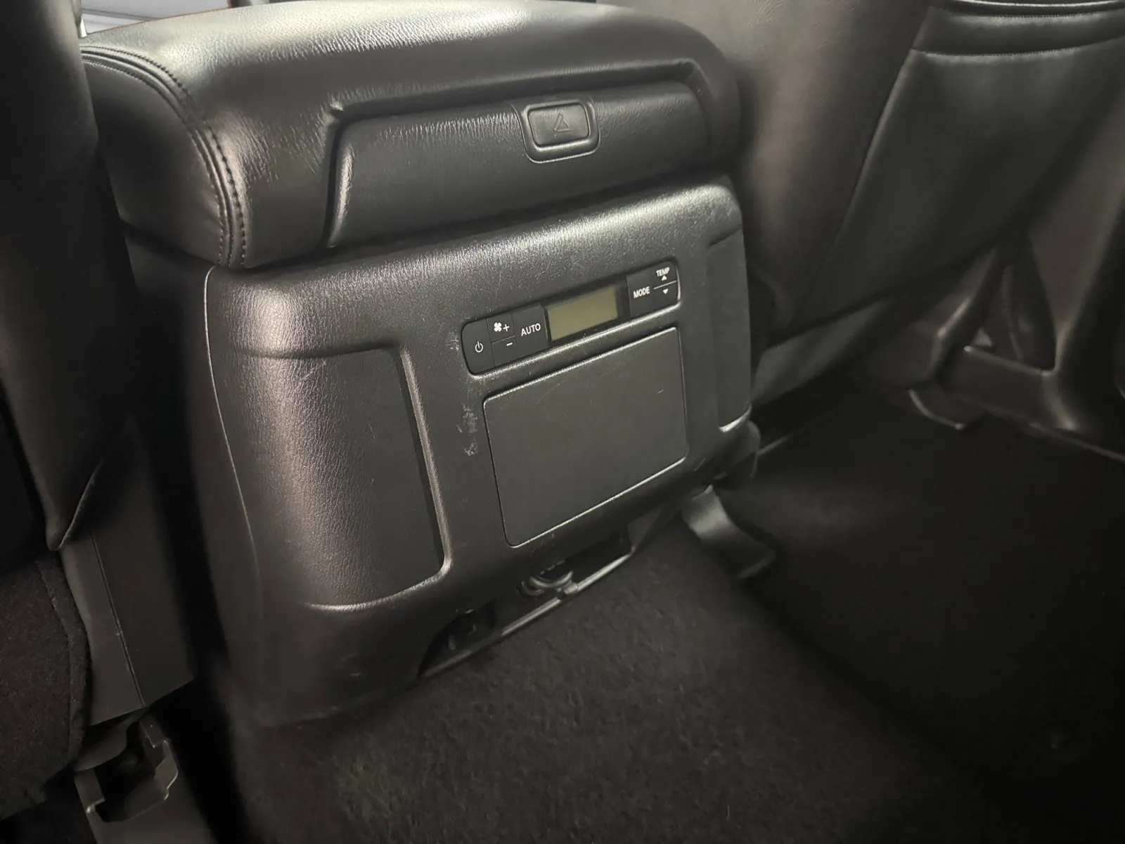 Nissan Armada photo 14