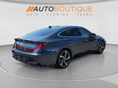 More photos of 2022 Hyundai Sonata SEL Plus at Auto Boutique Ohio, OH