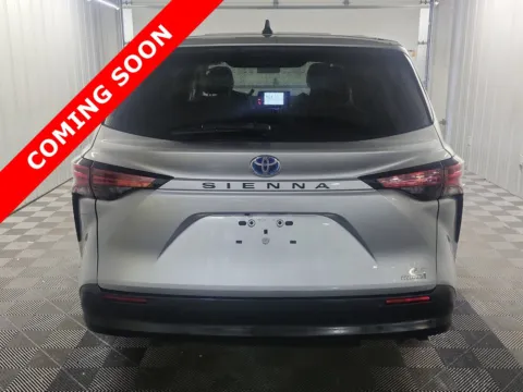 More photos of 2021 Toyota Sienna LE at Auto Boutique Ohio, OH