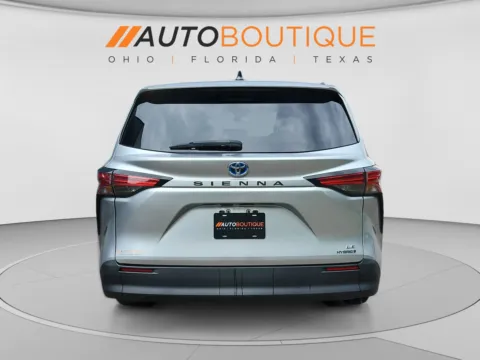 More photos of 2021 Toyota Sienna LE at Auto Boutique Ohio, OH