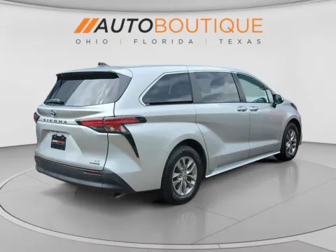 More photos of 2021 Toyota Sienna LE at Auto Boutique Ohio, OH