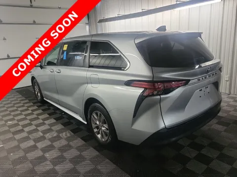 More photos of 2021 Toyota Sienna LE at Auto Boutique Ohio, OH