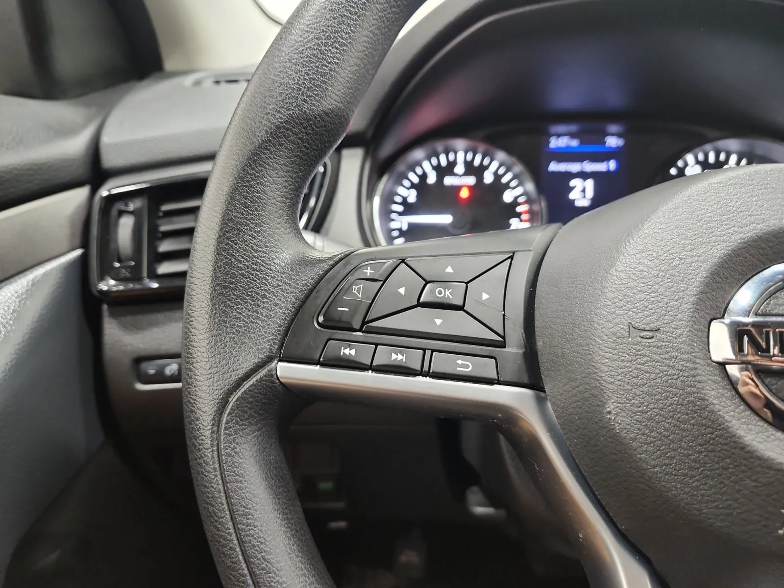 Nissan Rogue Sport photo 21