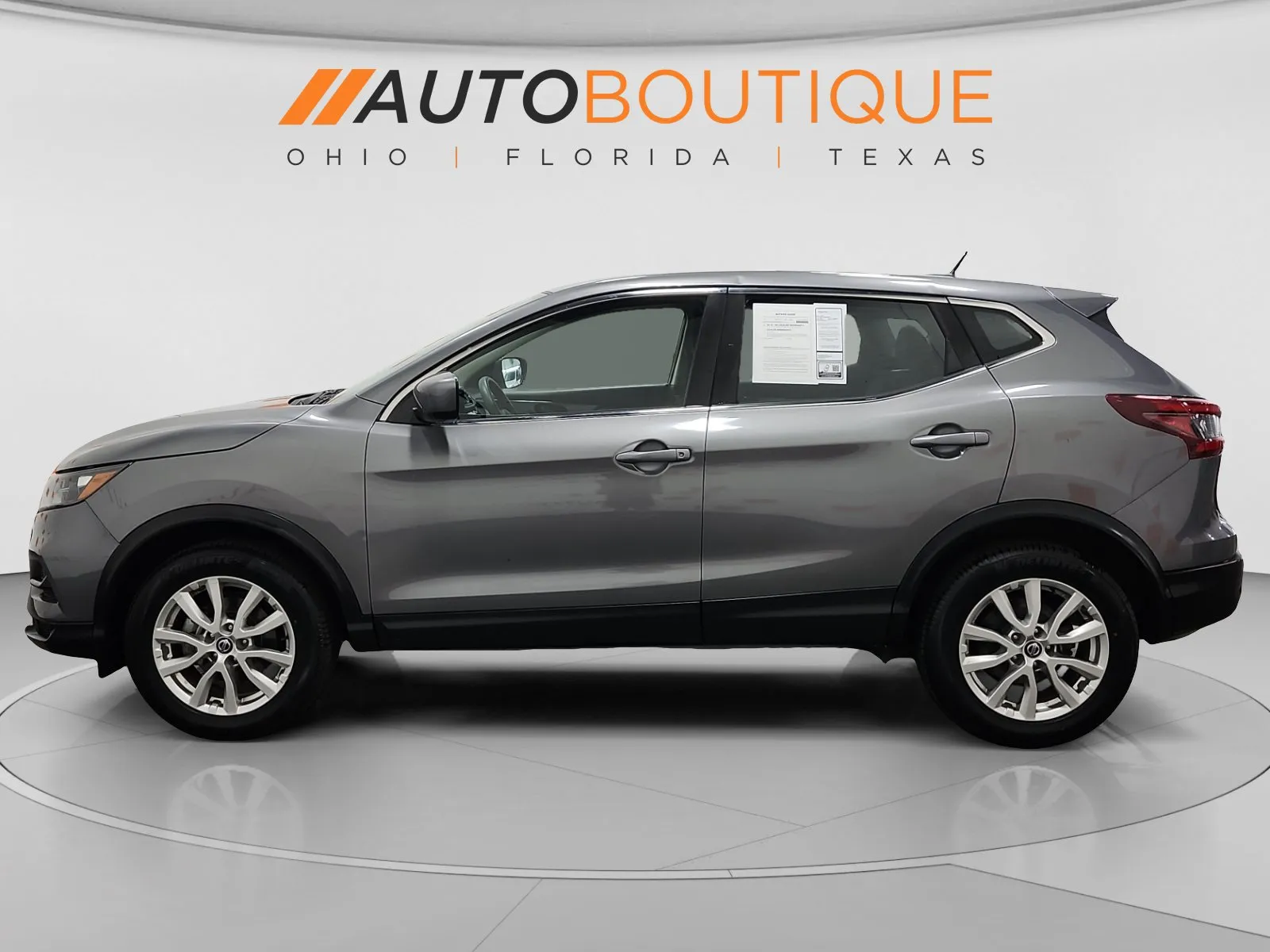 Nissan Rogue Sport photo 2