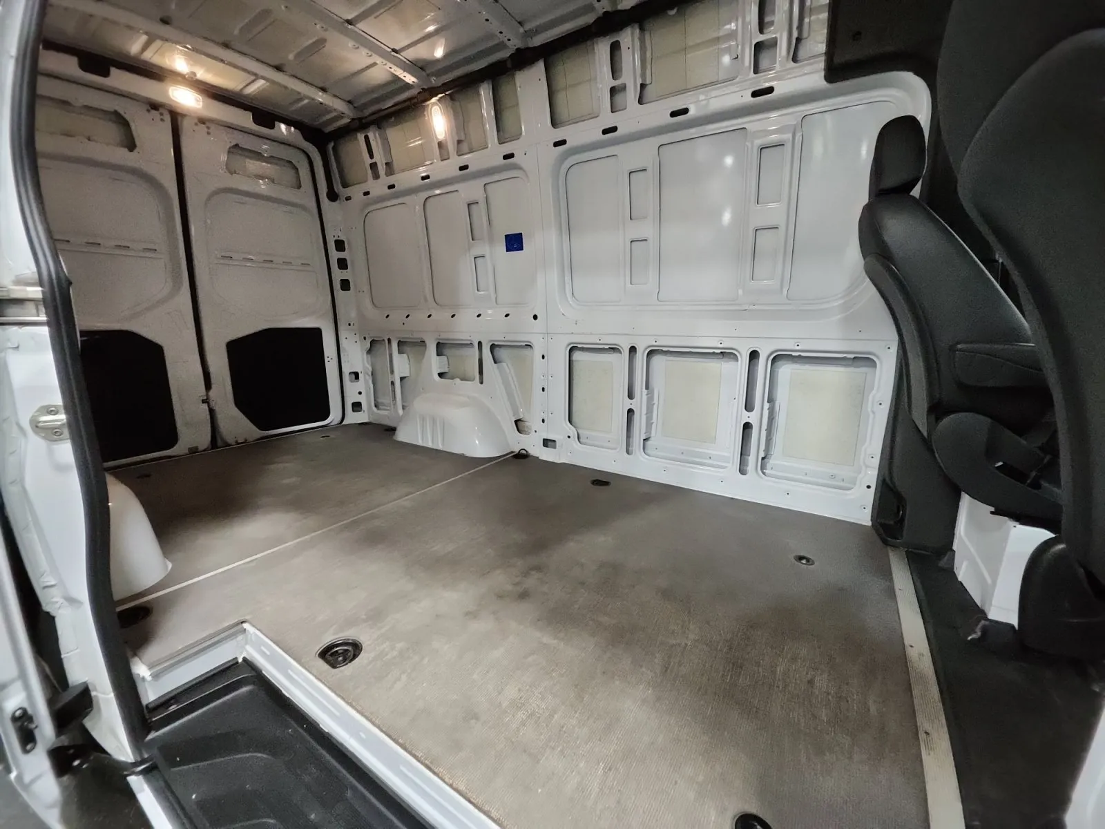 Mercedes-Benz Sprinter photo 15