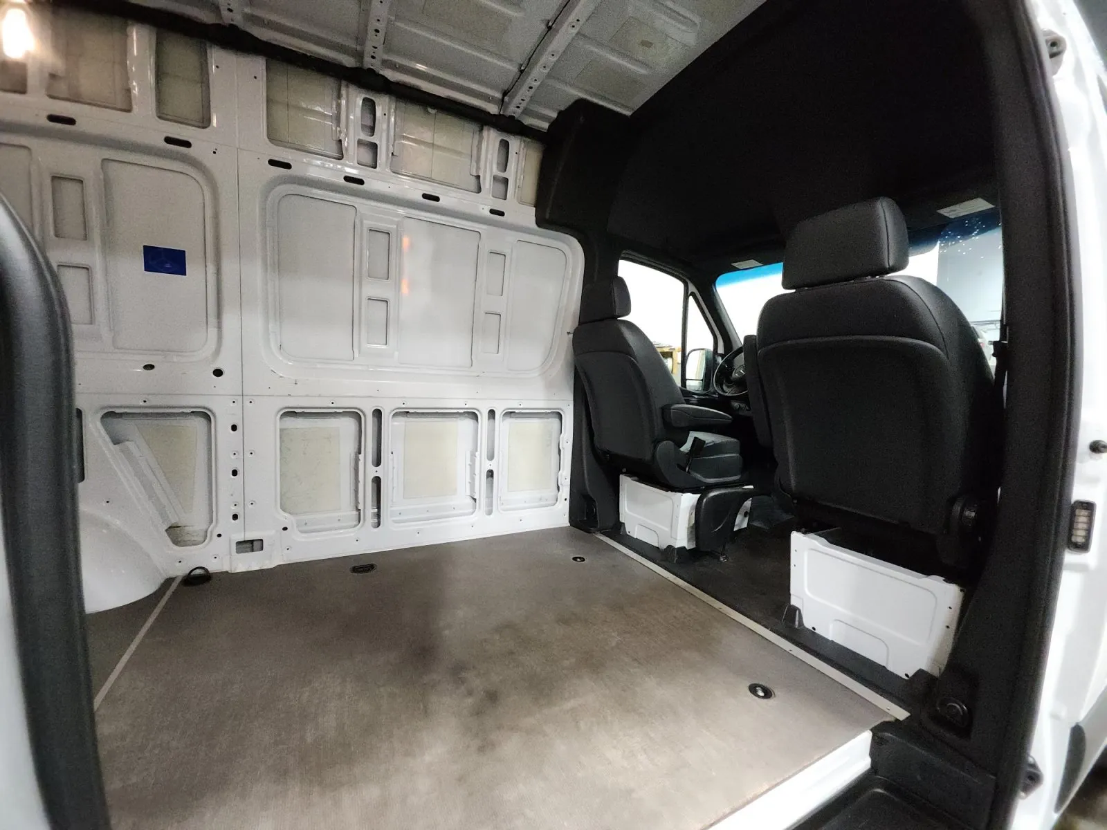 Mercedes-Benz Sprinter photo 16