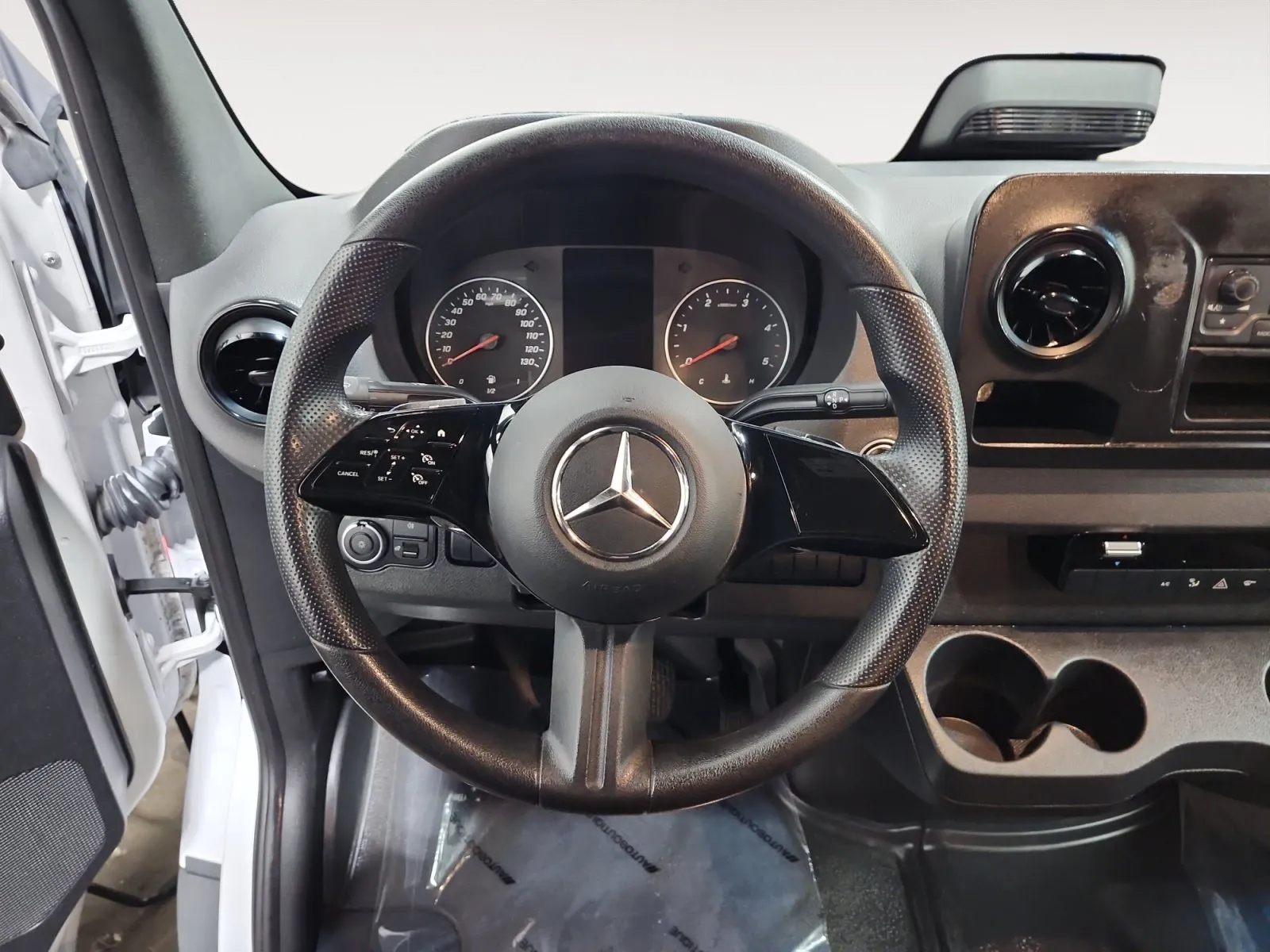 Mercedes-Benz Sprinter photo 12