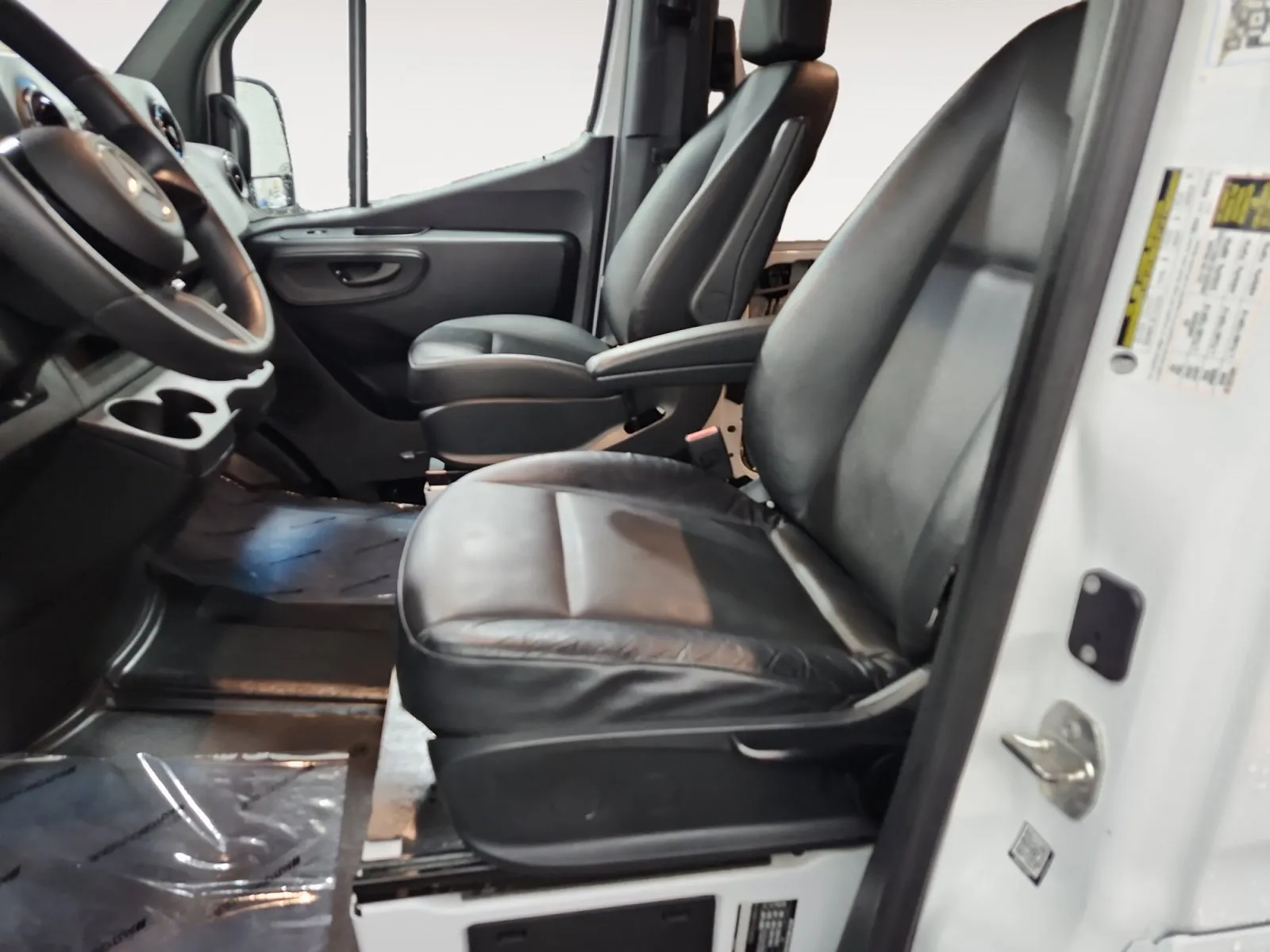 Mercedes-Benz Sprinter photo 9