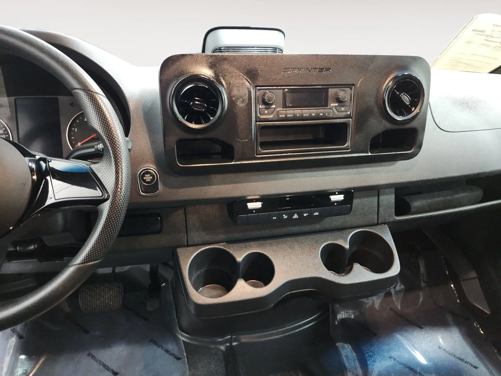 Mercedes-Benz Sprinter photo 11