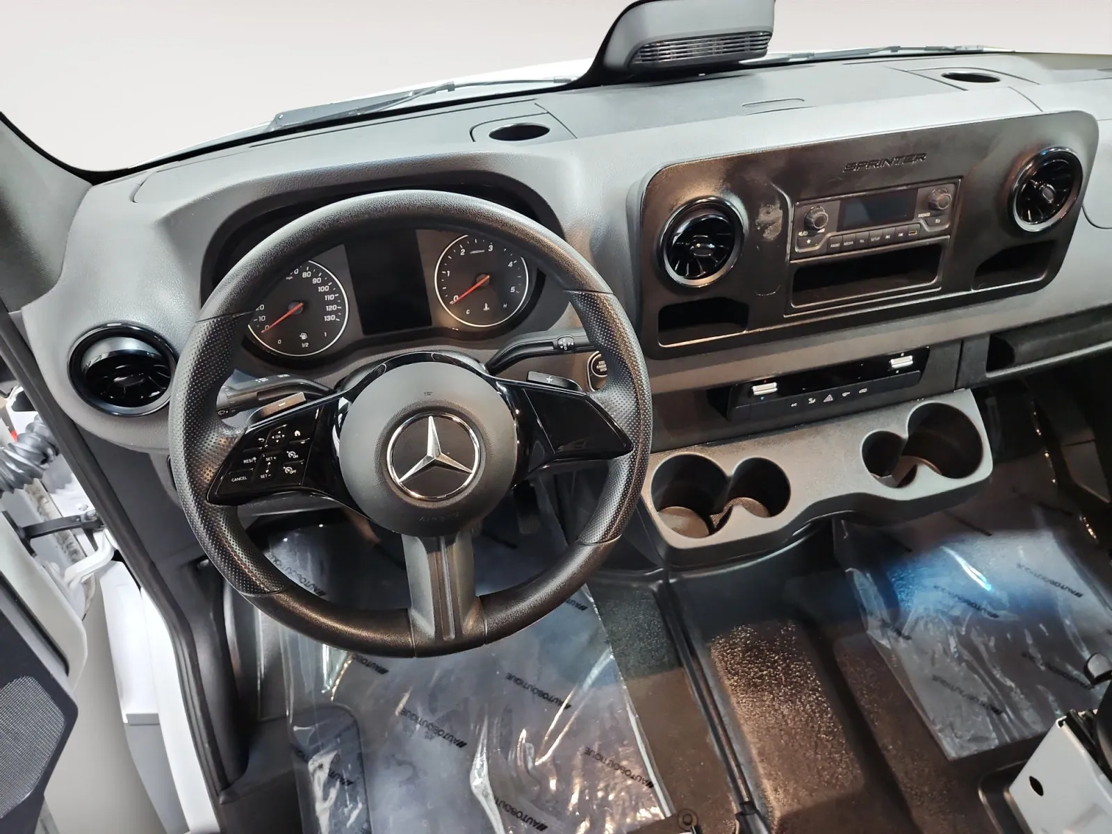 Mercedes-Benz Sprinter photo 10