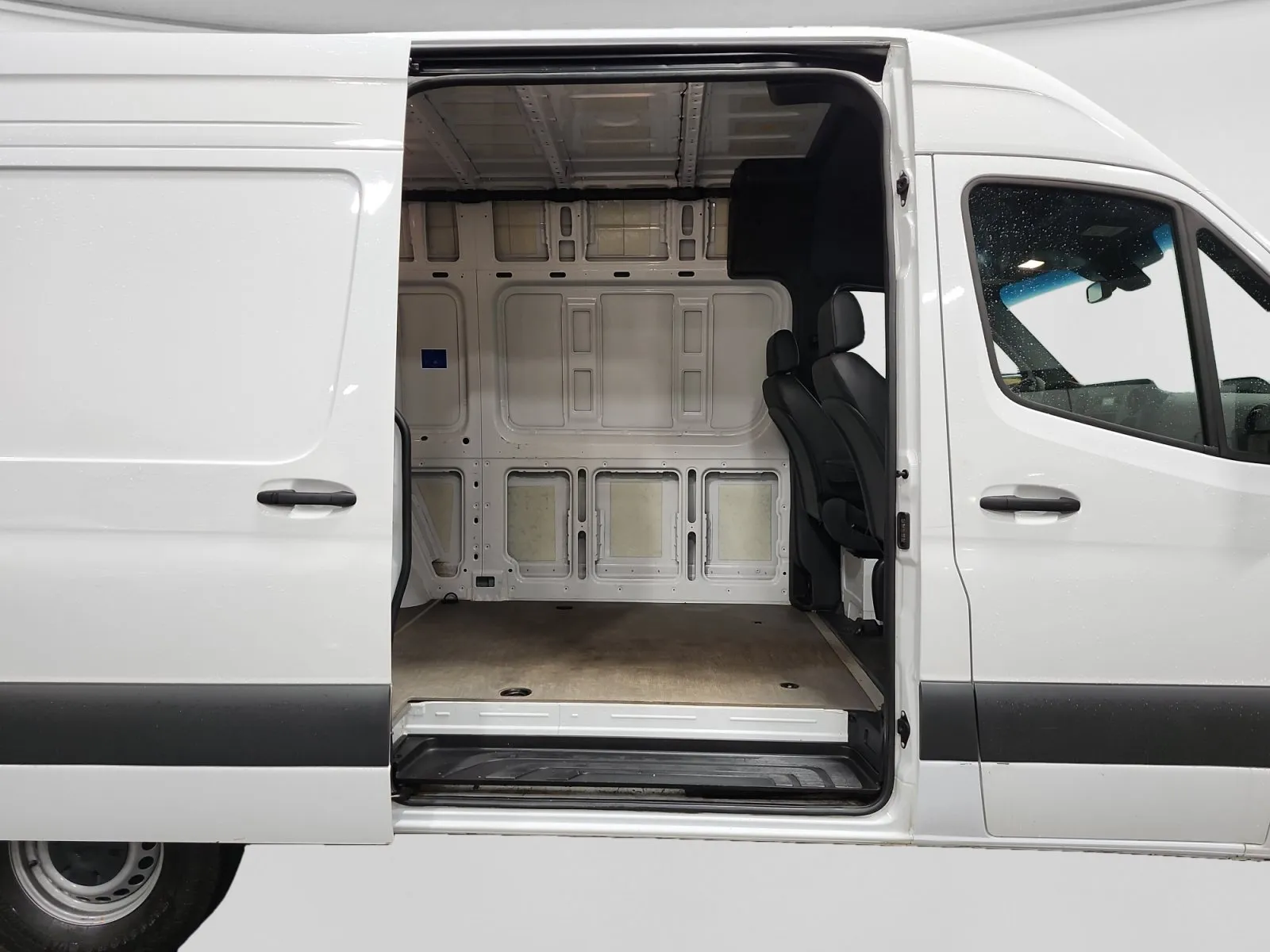 Mercedes-Benz Sprinter photo 14