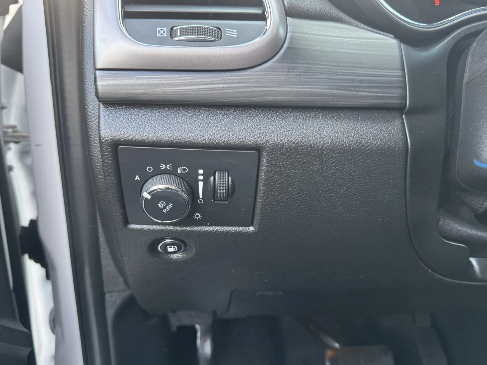 Jeep Grand Cherokee photo 19