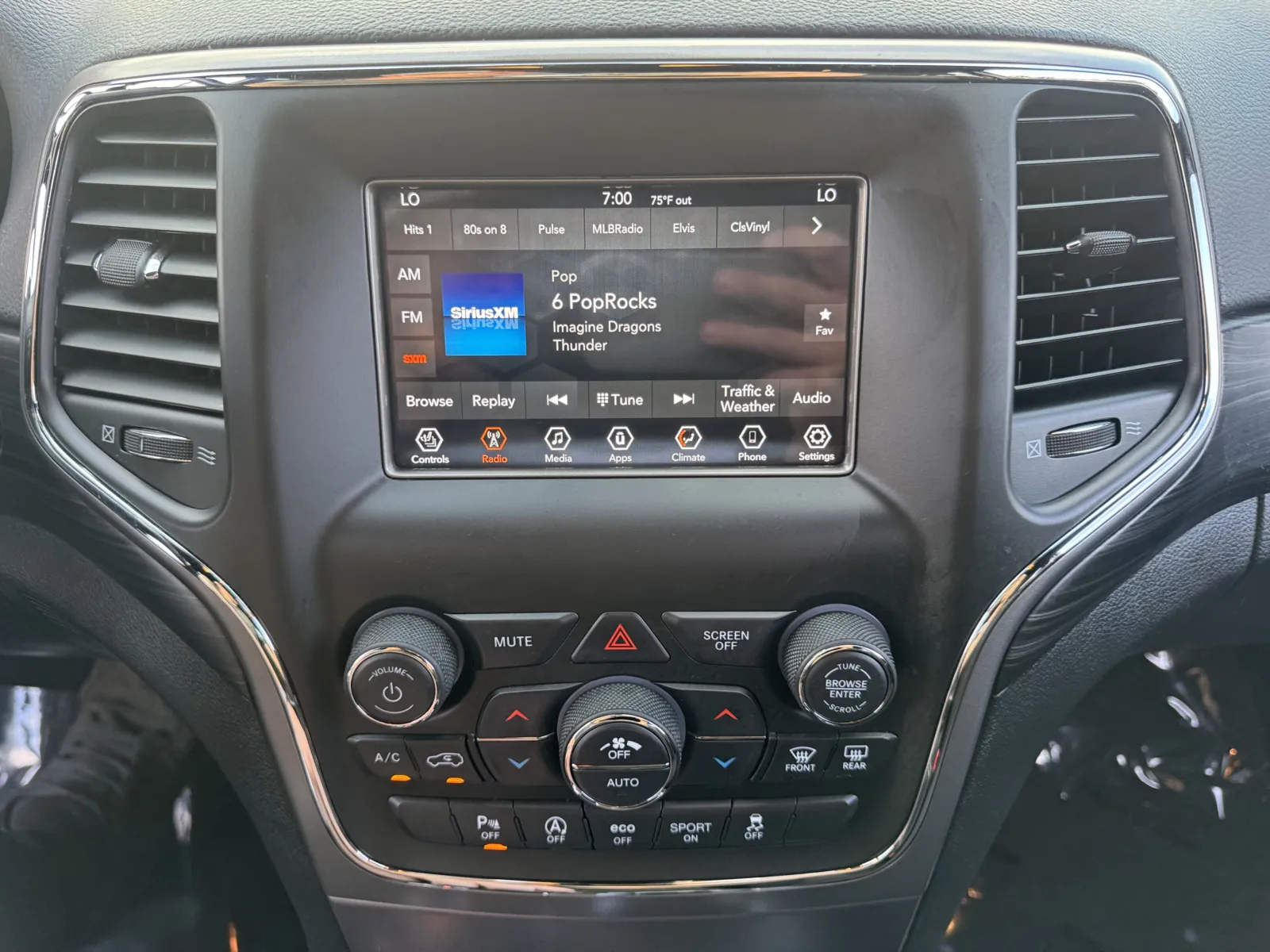 Jeep Grand Cherokee photo 25