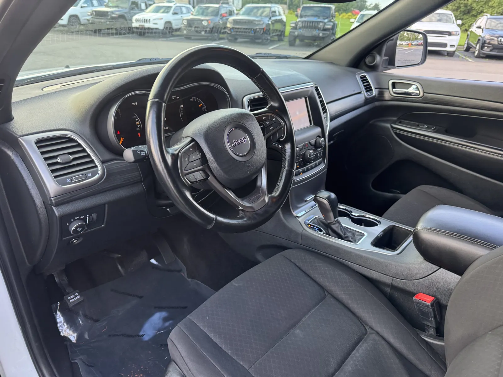 Jeep Grand Cherokee photo 8