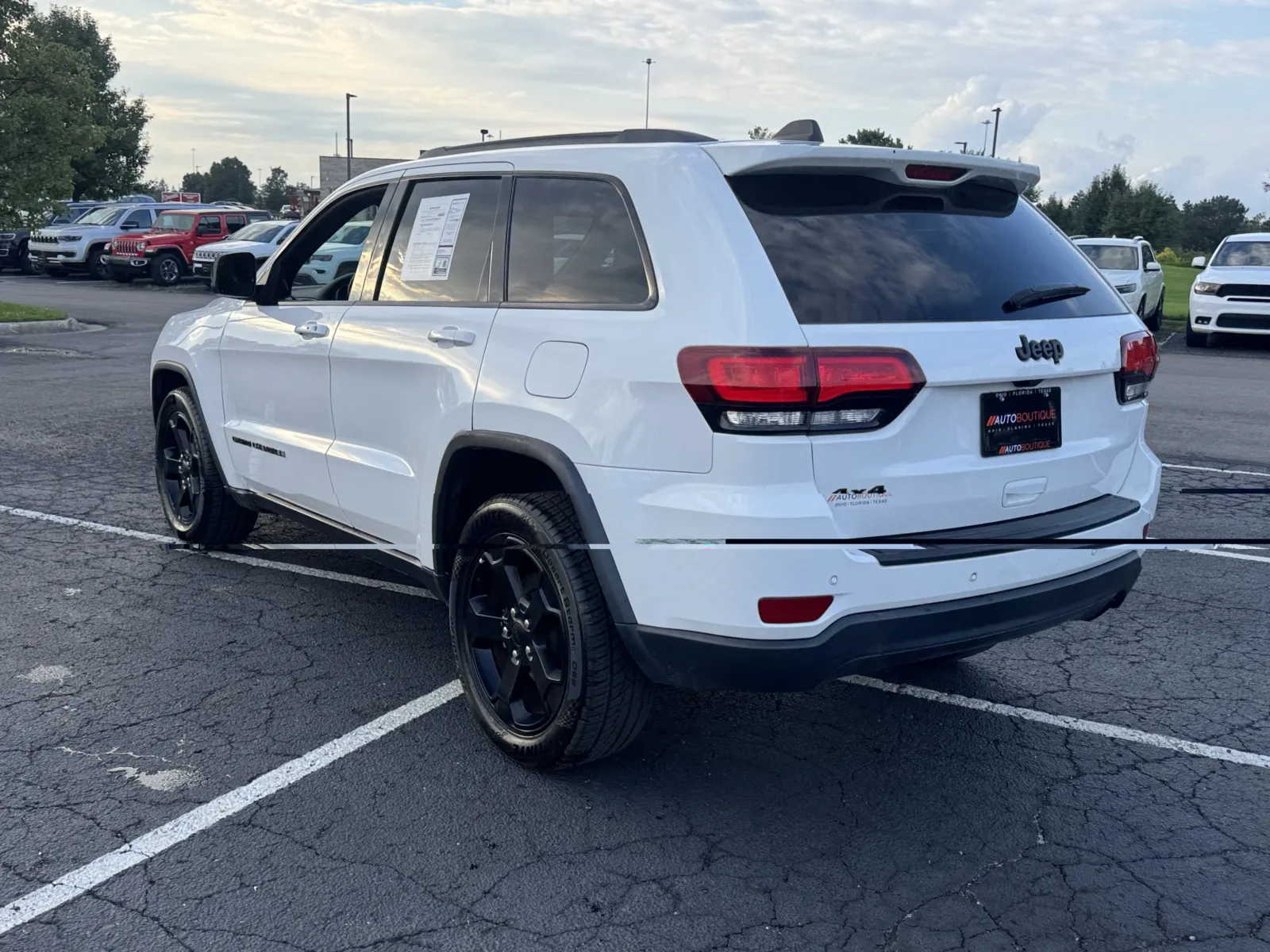 Jeep Grand Cherokee photo 11