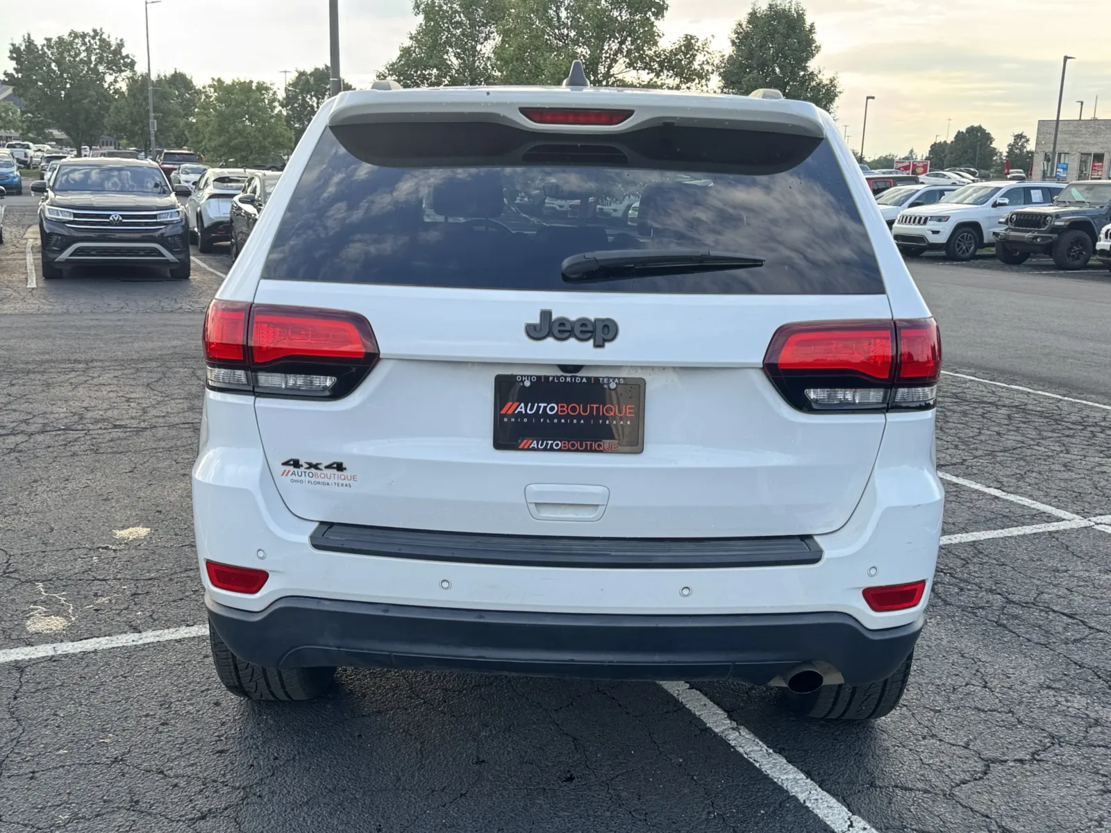 Jeep Grand Cherokee photo 12