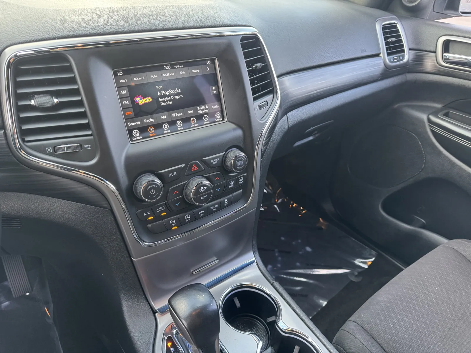 Jeep Grand Cherokee photo 24