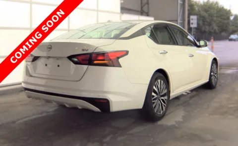 More photos of 2023 Nissan Altima 2.5 SV at Auto Boutique Ohio, OH