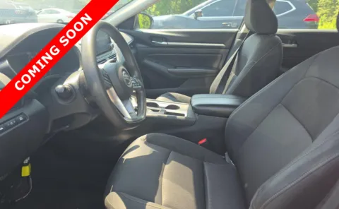 More photos of 2022 Nissan Altima 2.5 SV at Auto Boutique Ohio, OH