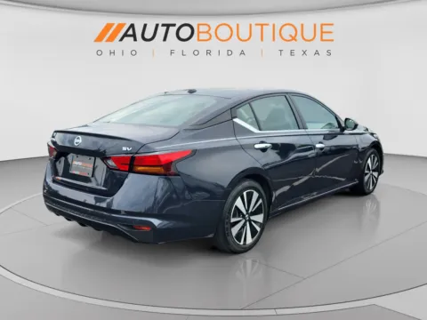 More photos of 2022 Nissan Altima 2.5 SV at Auto Boutique Ohio, OH