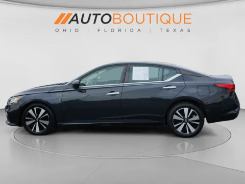 Photos of 2022 Nissan Altima 2.5 SV for sale in Columbus, OH at Auto Boutique Ohio