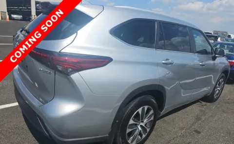 More photos of 2023 Toyota Highlander Hybrid XLE at Auto Boutique Ohio, OH