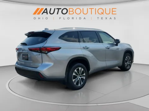 More photos of 2023 Toyota Highlander Hybrid XLE at Auto Boutique Ohio, OH