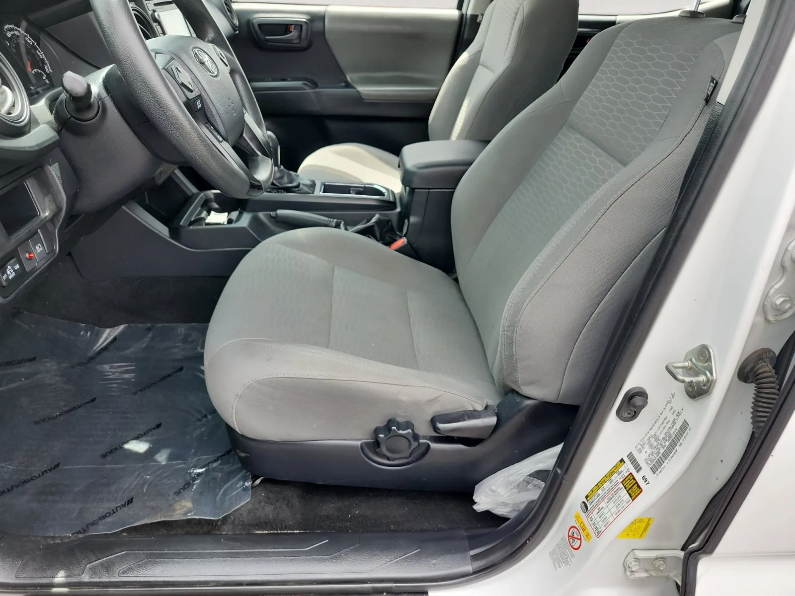 Toyota Tacoma photo 9