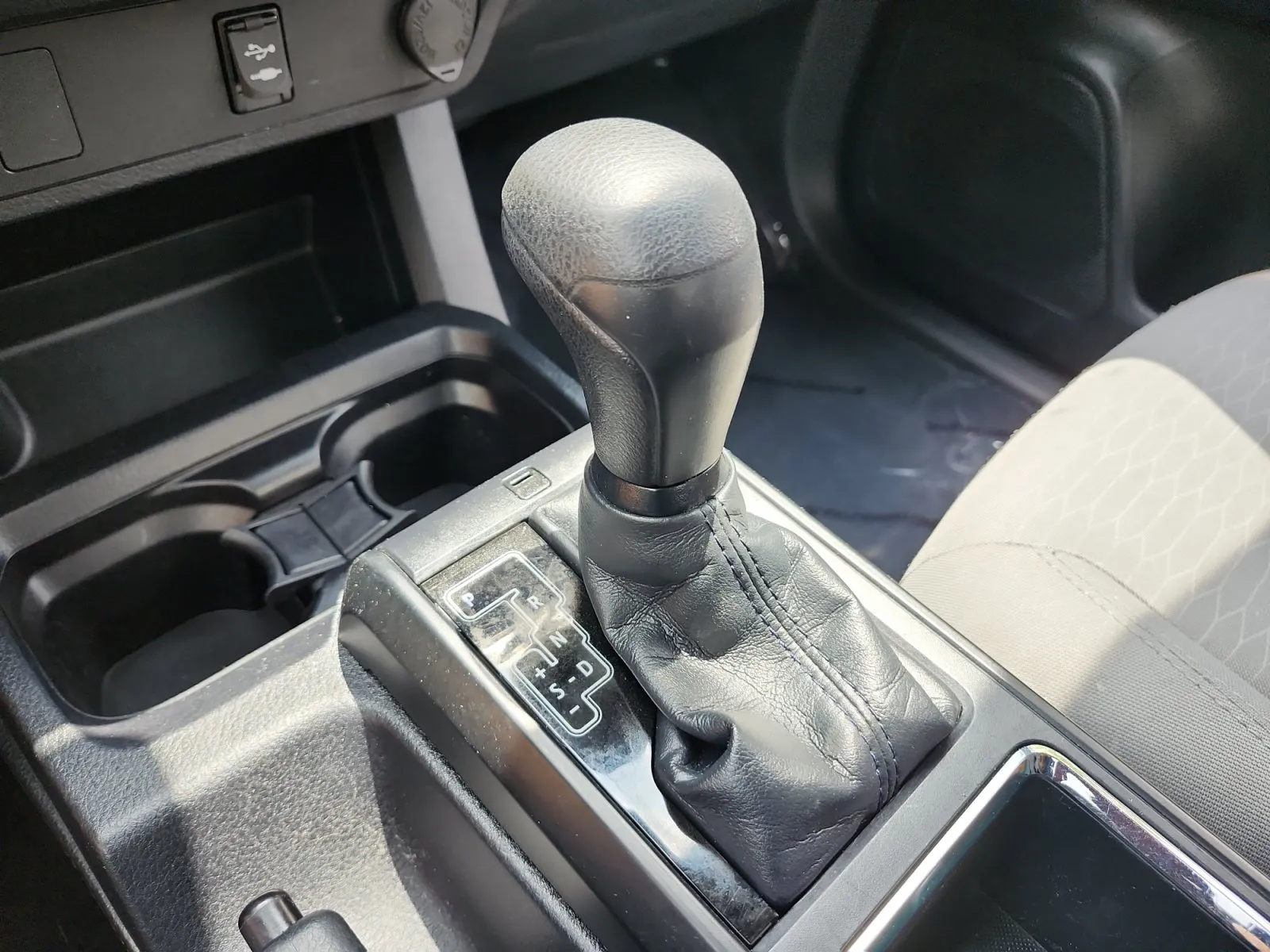 Toyota Tacoma photo 21