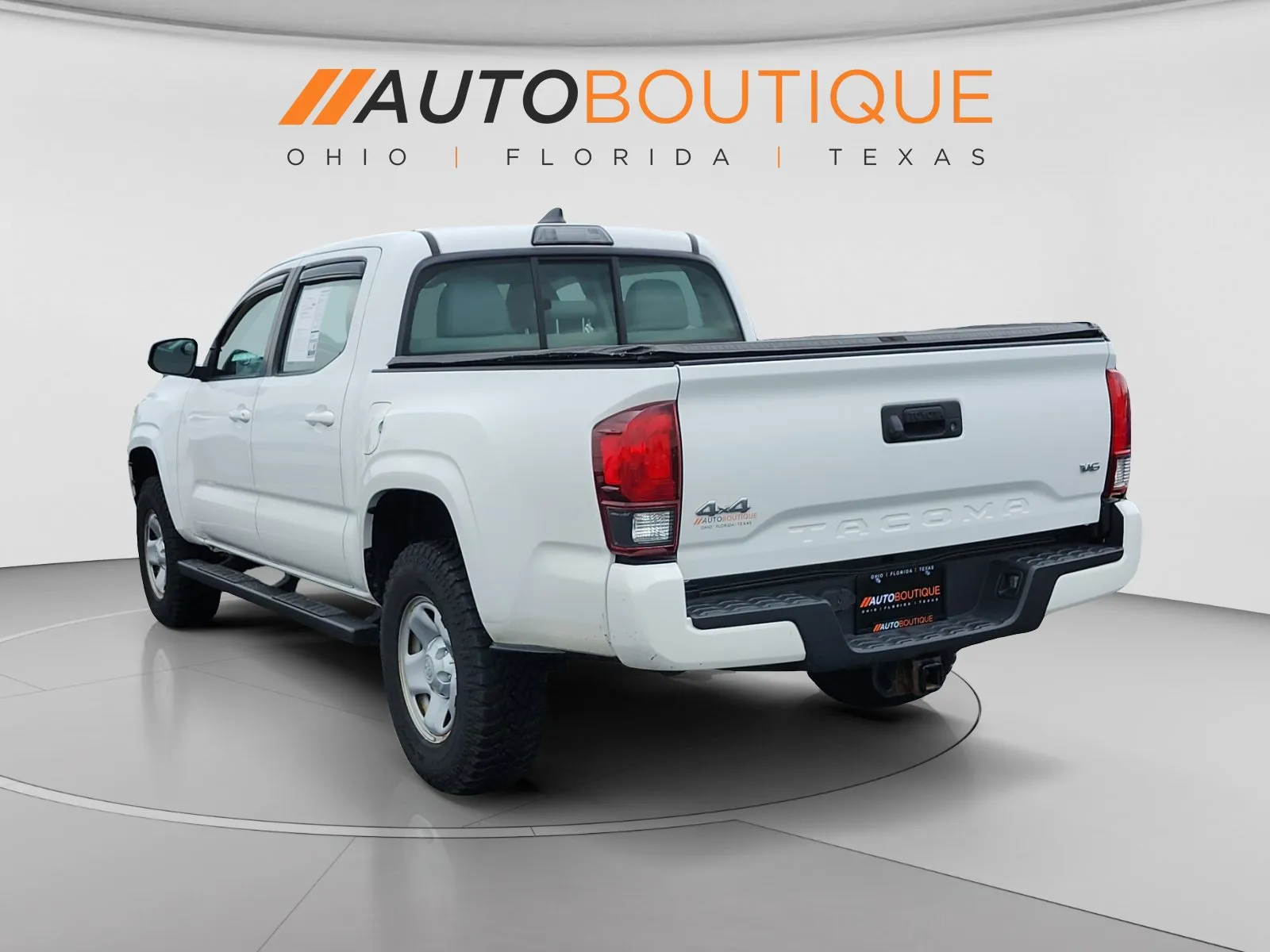 Toyota Tacoma photo 3