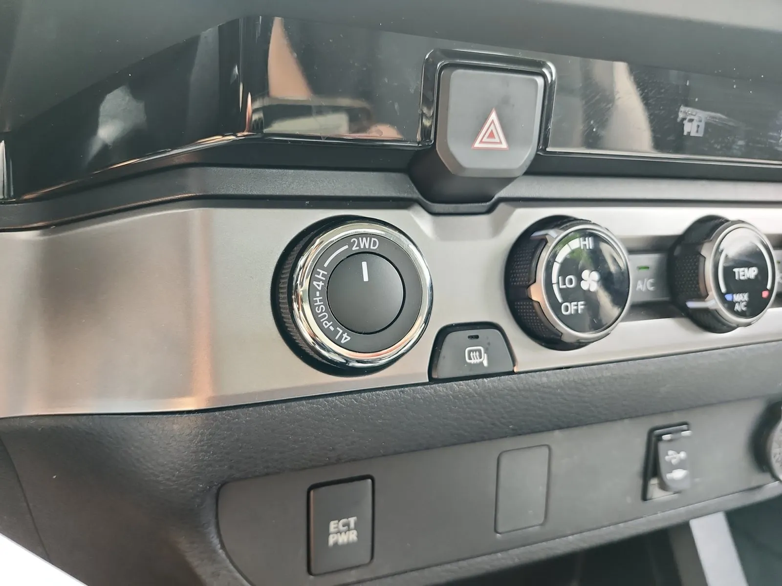 Toyota Tacoma photo 19