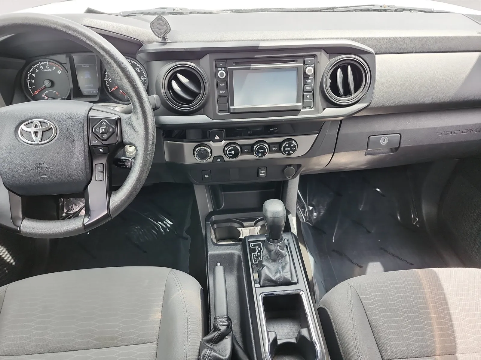 Toyota Tacoma photo 11