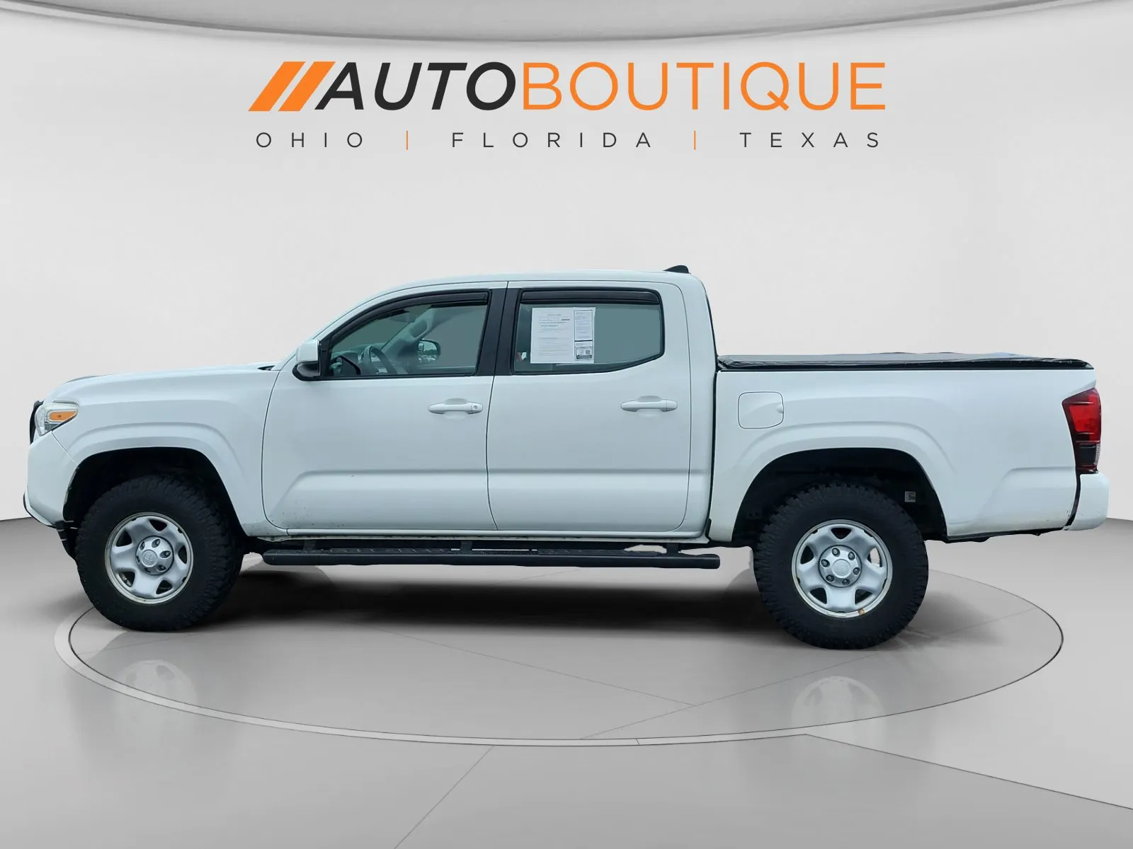 Toyota Tacoma photo 2