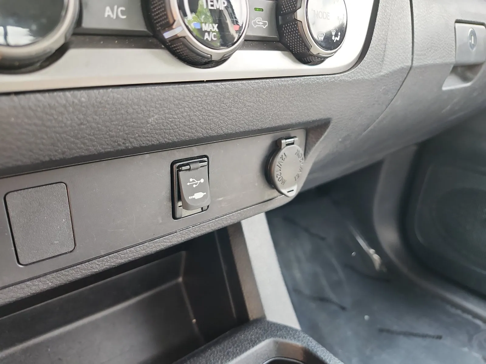 Toyota Tacoma photo 20