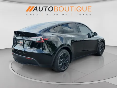 More photos of 2021 Tesla Model Y Long Range at Auto Boutique Ohio, OH