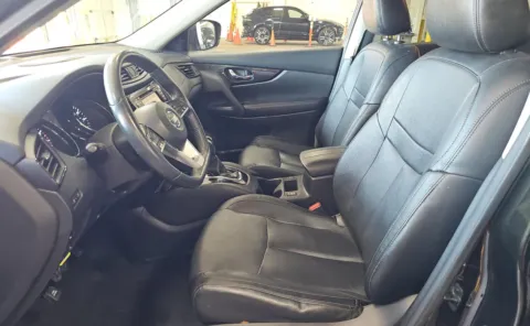 More photos of 2017 Nissan Rogue SL at Auto Boutique Ohio, OH