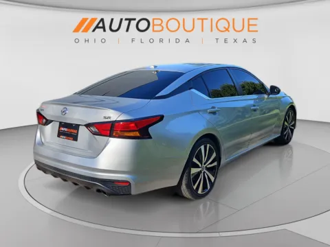 More photos of 2021 Nissan Altima 2.5 SR at Auto Boutique Ohio, OH