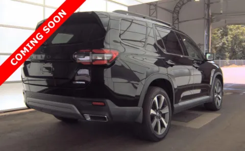 More photos of 2023 Honda Pilot Touring at Auto Boutique Ohio, OH