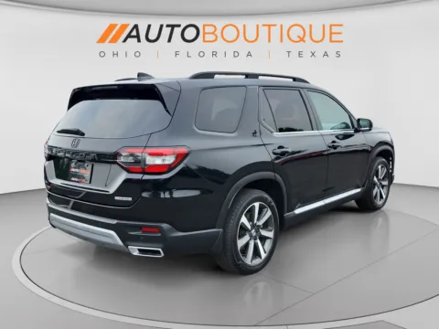 More photos of 2023 Honda Pilot Touring at Auto Boutique Ohio, OH