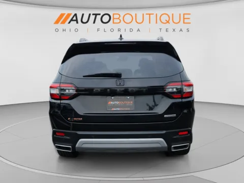 More photos of 2023 Honda Pilot Touring at Auto Boutique Ohio, OH