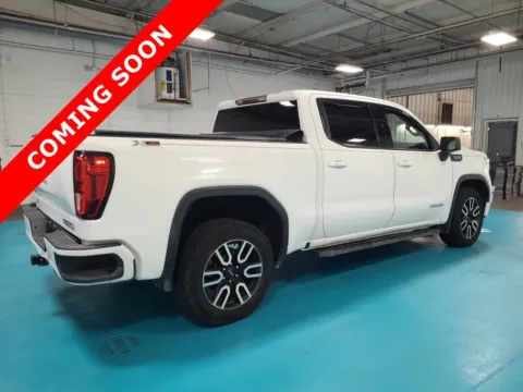 More photos of 2021 GMC Sierra 1500 Elevation at Auto Boutique Ohio, OH