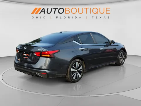 More photos of 2022 Nissan Altima 2.5 SV at Auto Boutique Ohio, OH