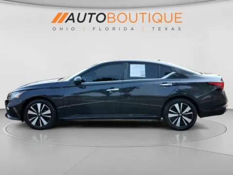 Photos of 2022 Nissan Altima 2.5 SV for sale in Columbus, OH at Auto Boutique Ohio