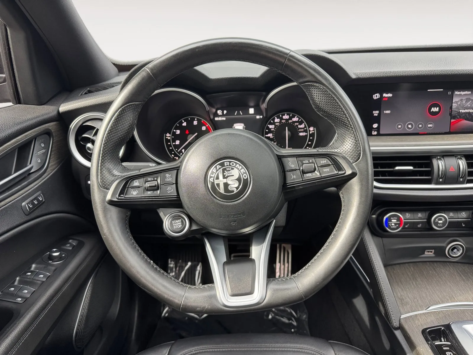 Alfa Romeo Stelvio photo 12